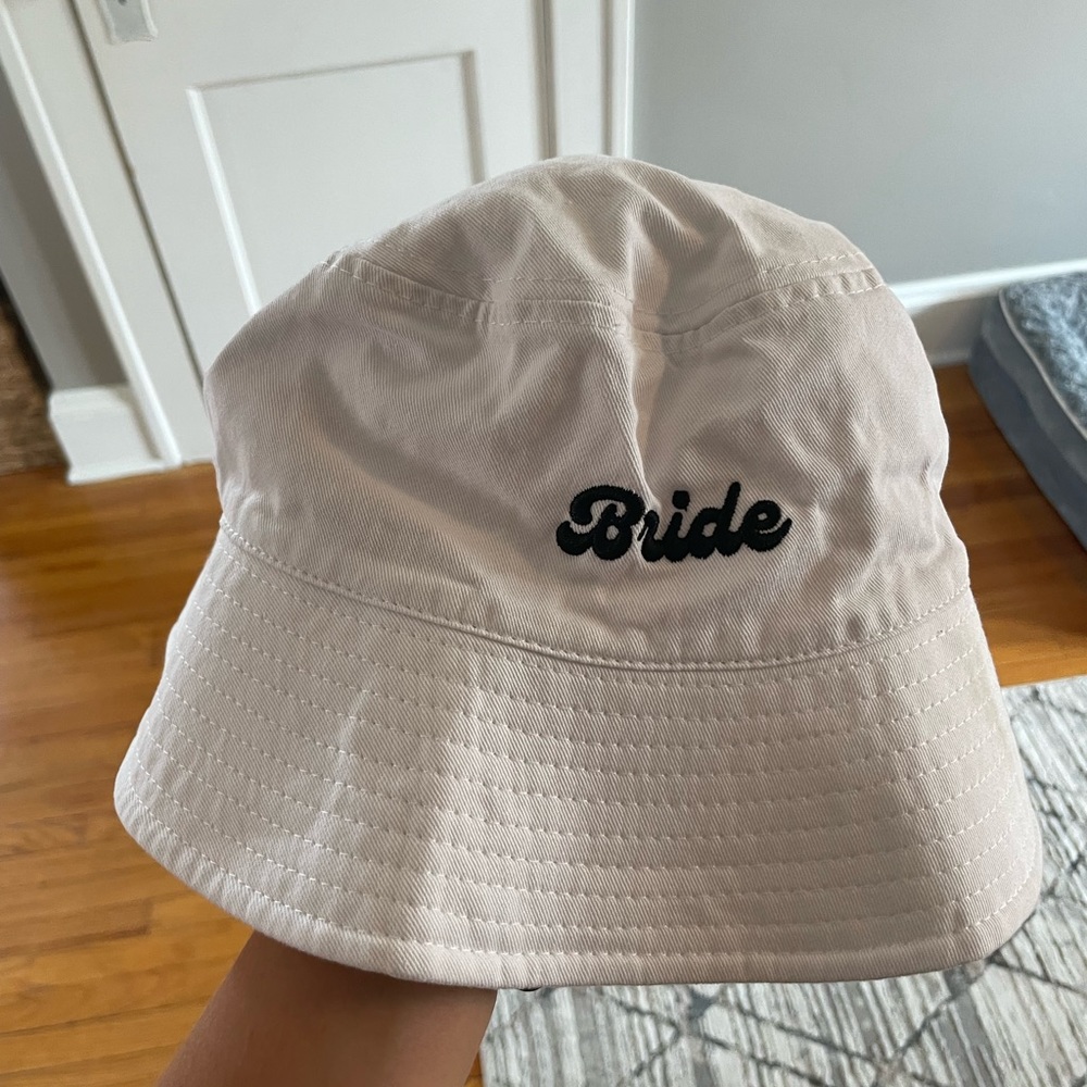 Xofetti Bride Bucket hat